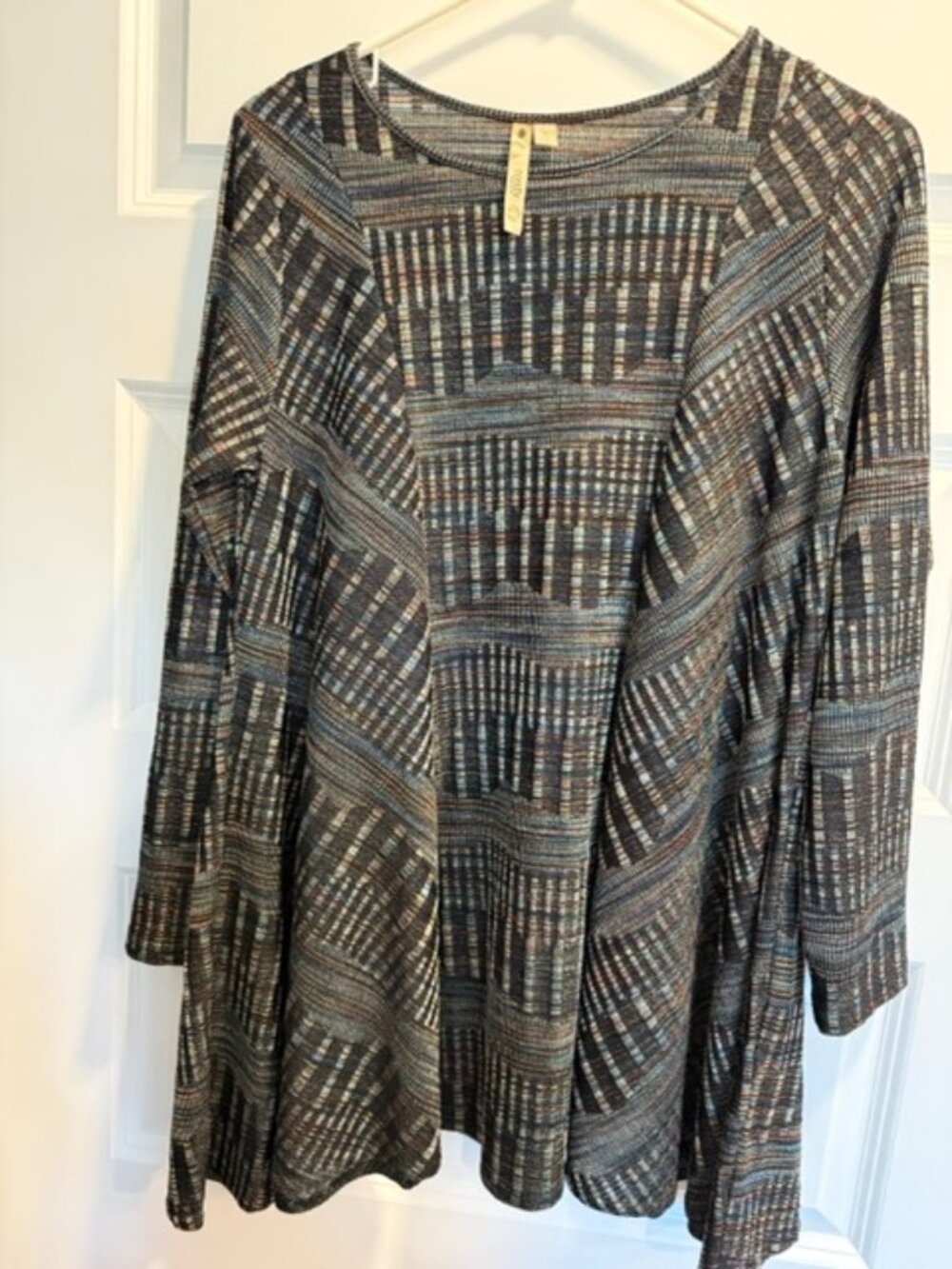 Comfy USA multi-patterned textured knit tunic top, Size S